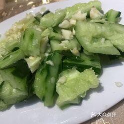 奉贤饭店吃瓜,瓜香四溢，美食之旅尽享人间烟火气