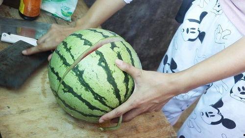 吃瓜快速吃法,一秒吃瓜，尽享夏日清凉