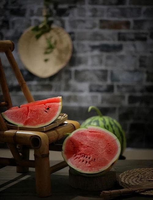 诗情画意吃瓜,诗情画意中品味瓜果香